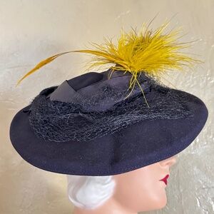 GLAMOROUS 1940s' BLACK FELT TILT HAT WITH GROSGRAIN BANDS & YELLOW FEATHERS